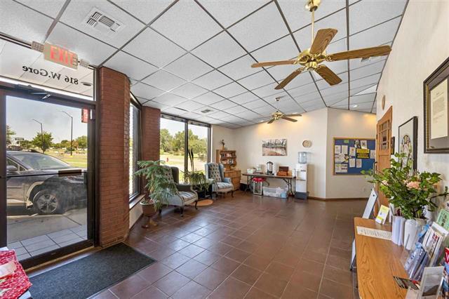 More Photos Of 816 W Gore Blvd, Lawton Office For Sale