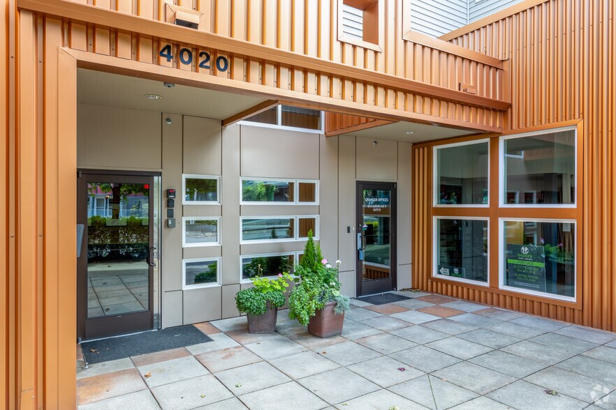 More Photos Of 4014-4020 Aurora Ave N, Seattle Apartments For Sale