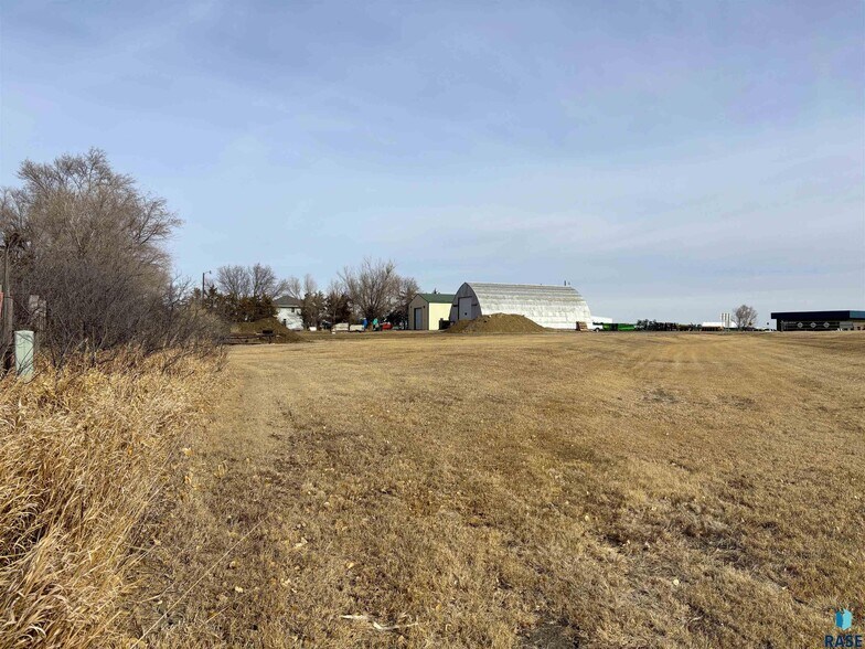 More Photos Of 1603 N Broadway Ave, Miller Industrial For Sale