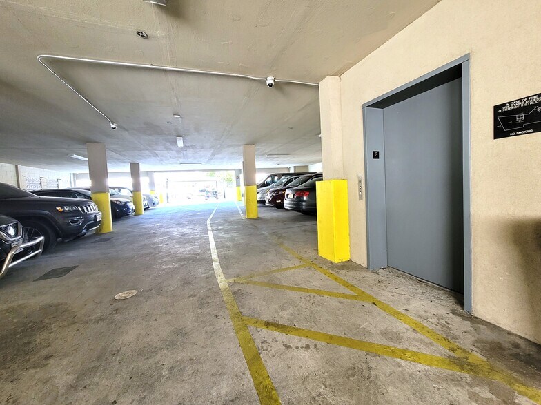 More Photos Of 76-09 Queens Blvd, Elmhurst Office For Lease