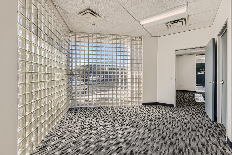 More Photos Of 320-340 E Warm Springs Rd, Las Vegas Unknown For Lease