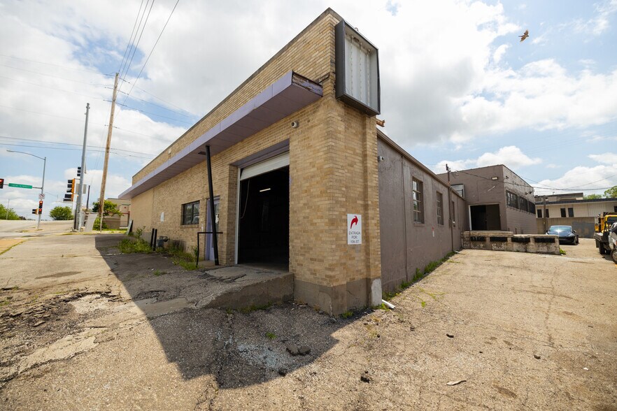 More Photos Of 1016-1020 N 10th St, Kansas City Light Distribution For Sale