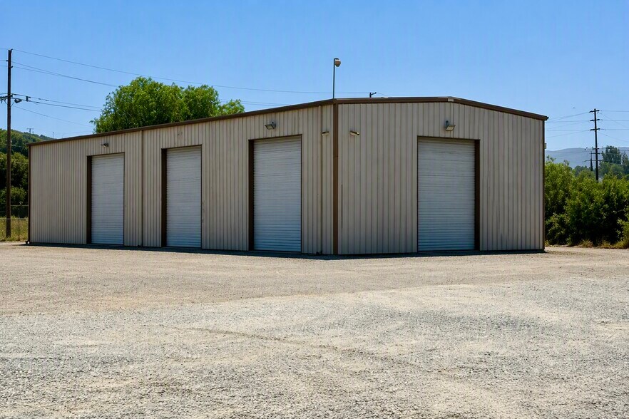 More Photos Of 937 A St, Fillmore Contractor Storage Yard For Lease
