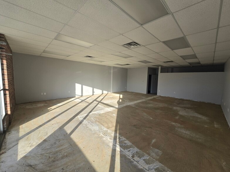 More Photos Of 3413 Broadway Blvd, Garland Storefront For Lease