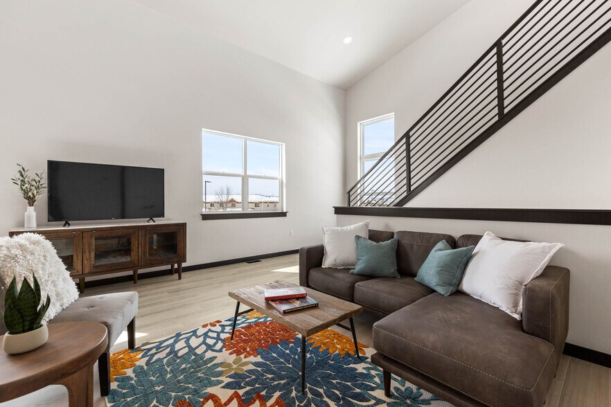 More Photos Of 2994-3016 N 27th Ave, Bozeman Light Manufacturing For Lease