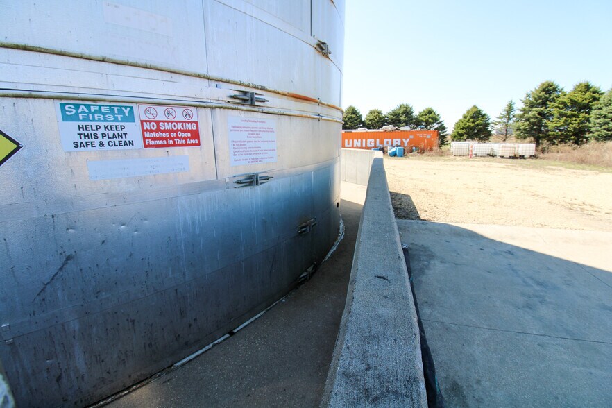 More Photos Of 5640 44th Ave S, Clinton Industrial For Sale