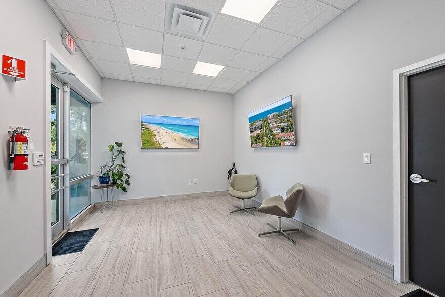 More Photos Of 3126 Jupiter Park Dr, Jupiter Warehouse For Lease