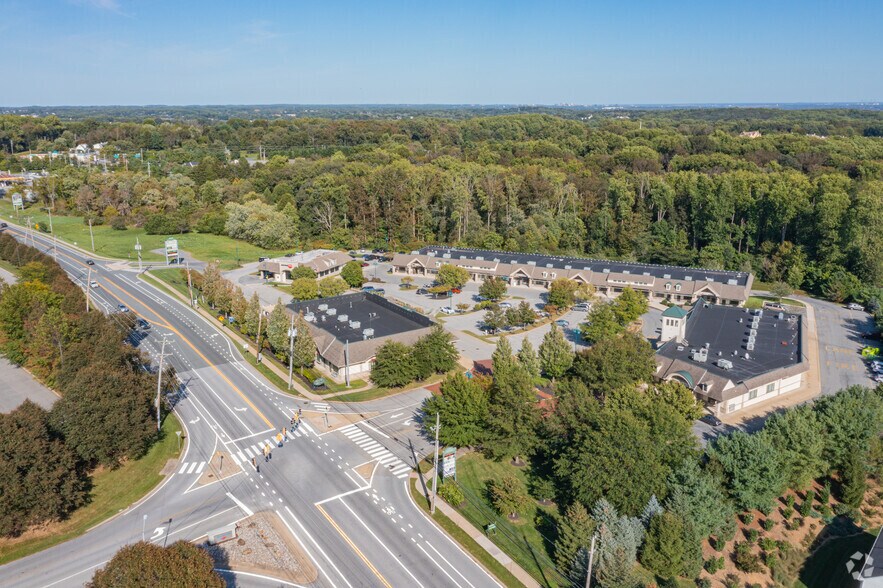 More Photos Of 201-218 Louviers Dr, Newark Freestanding For Lease