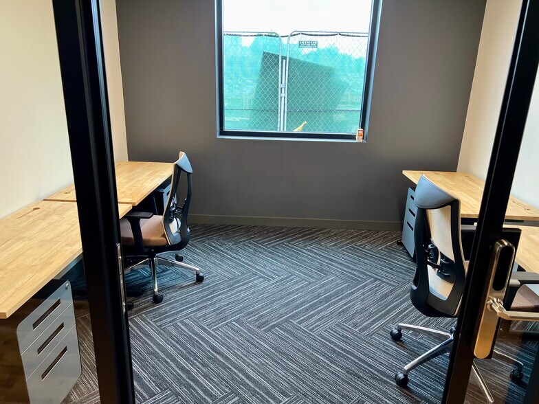 More Photos Of 163 Town Pl, Fairview Coworking Space