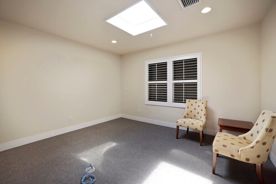 More Photos Of 155 8th St N, Saint Petersburg Office Residential For Lease