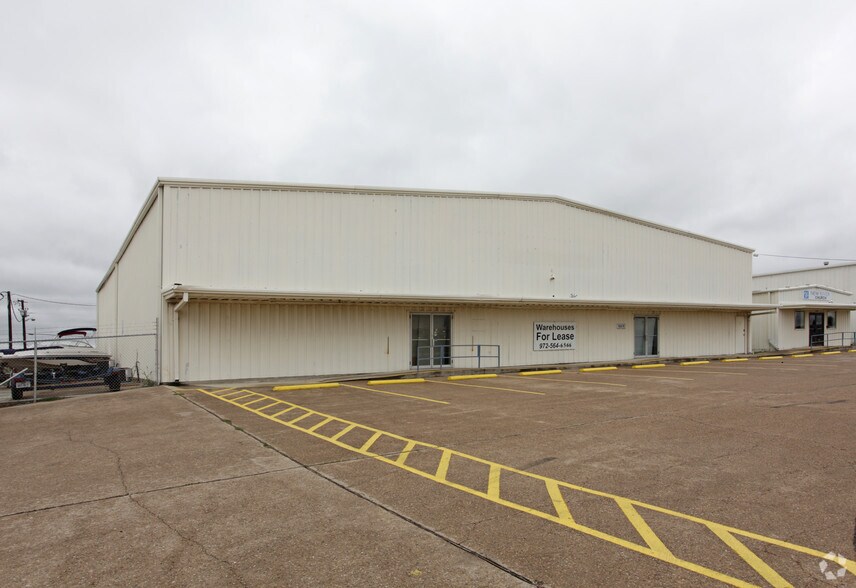 More Photos Of 10676 W Us-80, Forney Warehouse For Lease