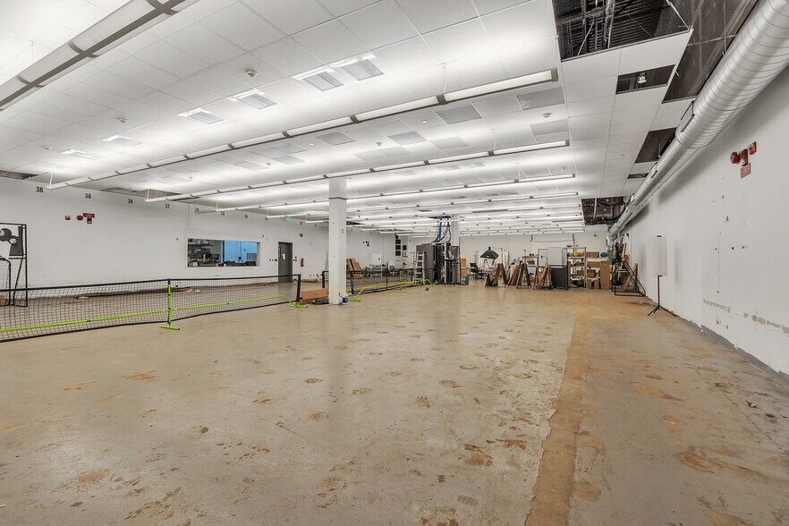 More Photos Of 45 Bartlett St, Marlborough Light Manufacturing For Lease