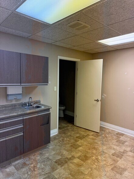 More Photos Of 193 Route 9, Manalapan Township Medical For Lease