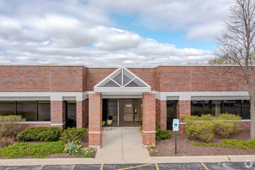 More Photos Of 1253-1279 Hamilton Pky, Itasca Light Distribution For Lease