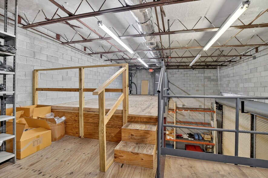 More Photos Of 13 SW 10th St, Deerfield Beach Flex For Lease