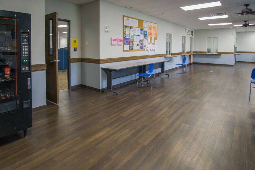 More Photos Of 848 Palm Dr, Elsa Office For Sale