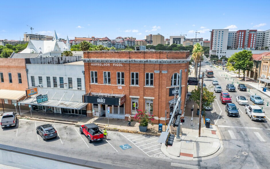 More Photos Of 100 W Hopkins St, San Marcos Storefront For Sale