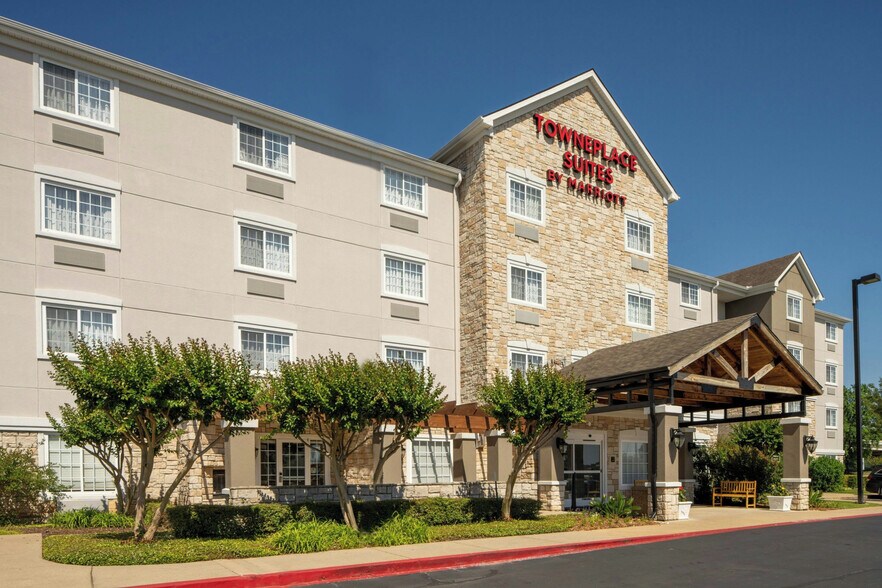 More Photos Of 5001 N Cowhorn Creek Loop, Texarkana Hotel For Sale