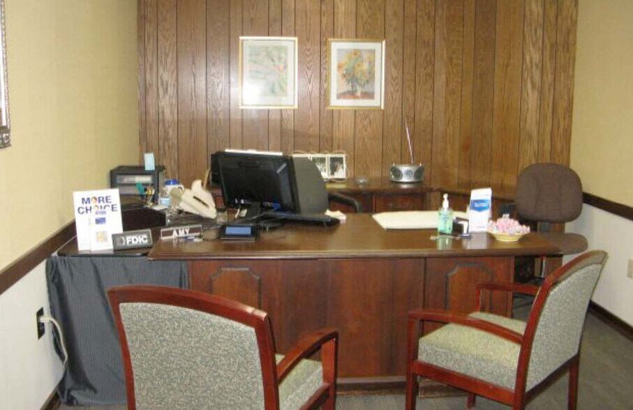 More Photos Of 300 First Ave, Rock Falls Bank For Lease