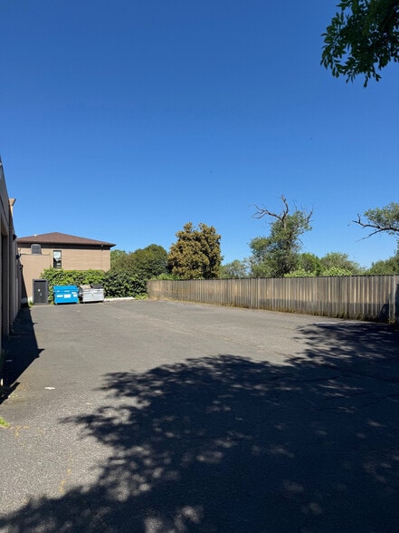 More Photos Of 33 Commercial Blvd, Novato Warehouse For Sale