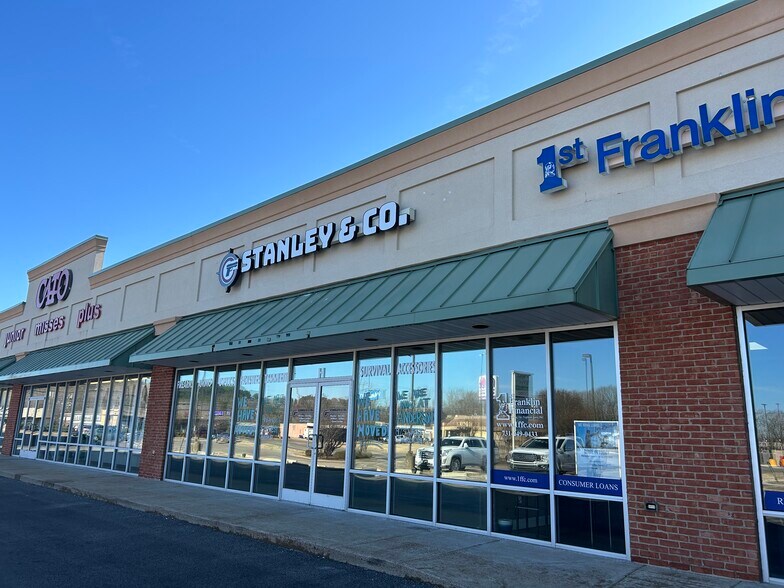 More Photos Of 541 W Church St, Lexington General Retail For Lease