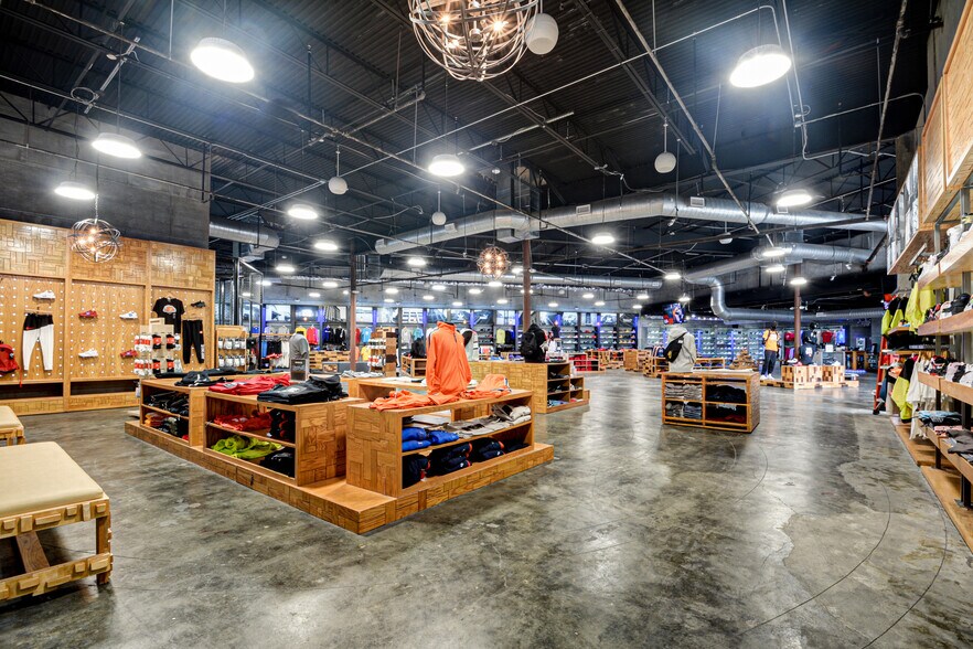 More Photos Of 20121 Highway 59 N, Humble Freestanding For Sale