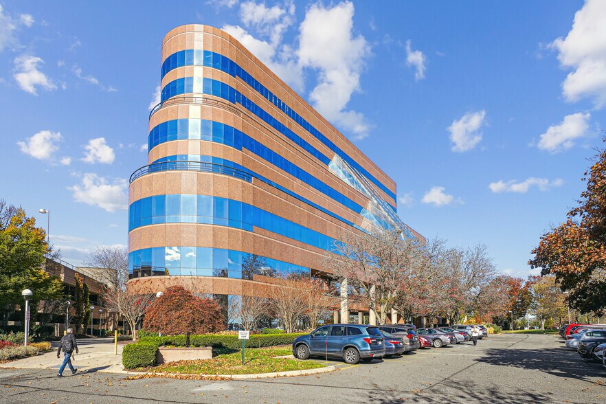 More Photos Of 333 Earle Ovington Blvd, Uniondale Office For Lease