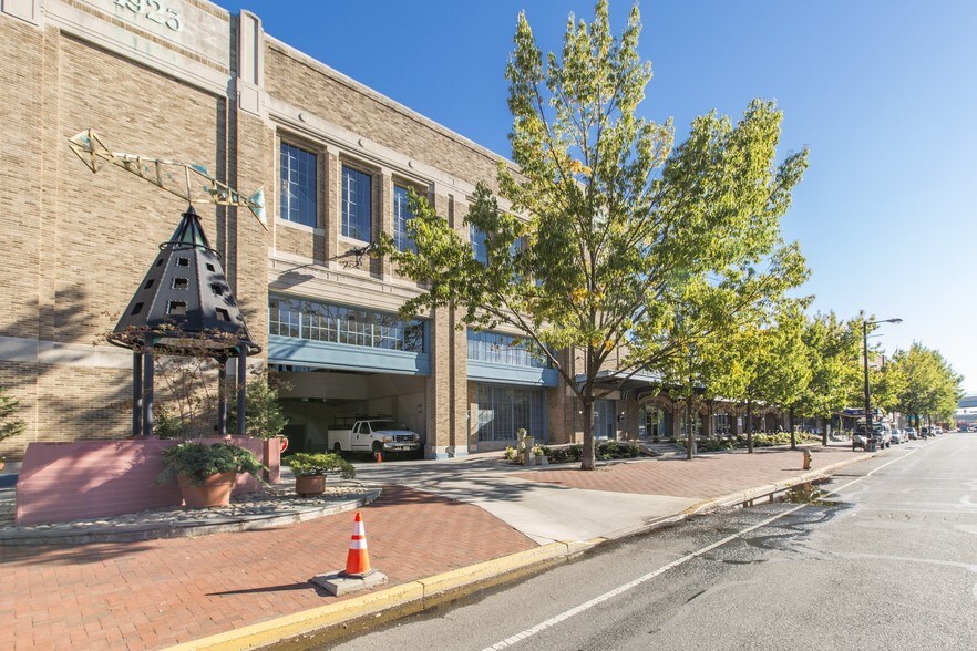 More Photos Of 3-7 N Christopher Columbus Blvd, Philadelphia Loft Creative Space For Lease