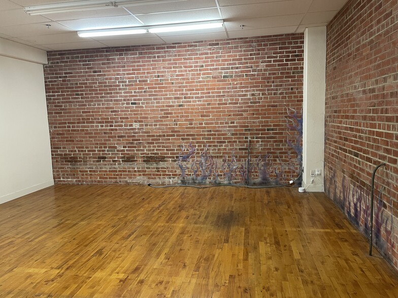 More Photos Of 22427 Meekland Ave, Hayward Self Storage For Lease