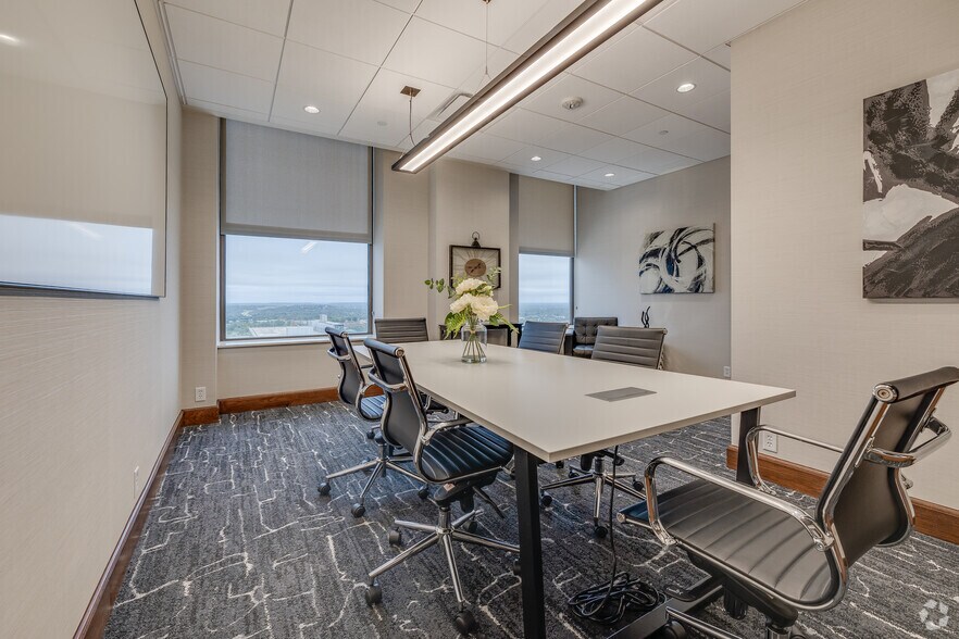 More Photos Of 401 S Boston Ave, Tulsa Office For Lease