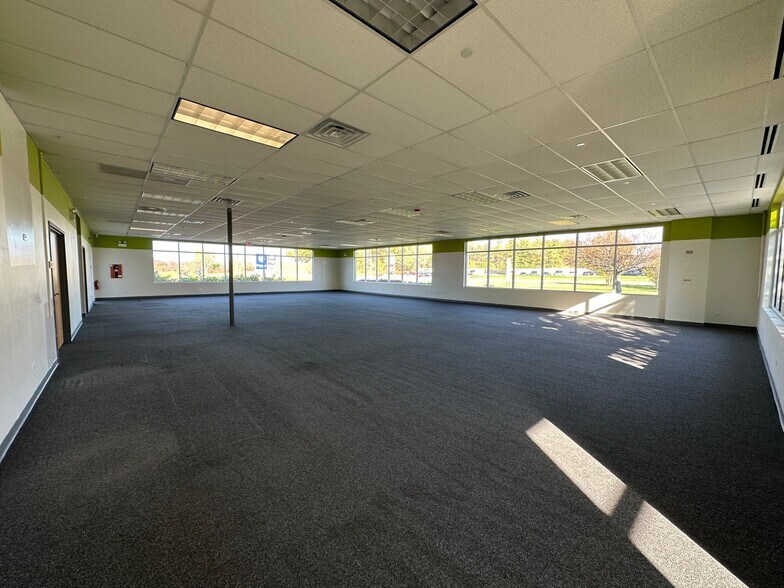 More Photos Of 900 S Milwaukee Ave, Vernon Hills Freestanding For Lease