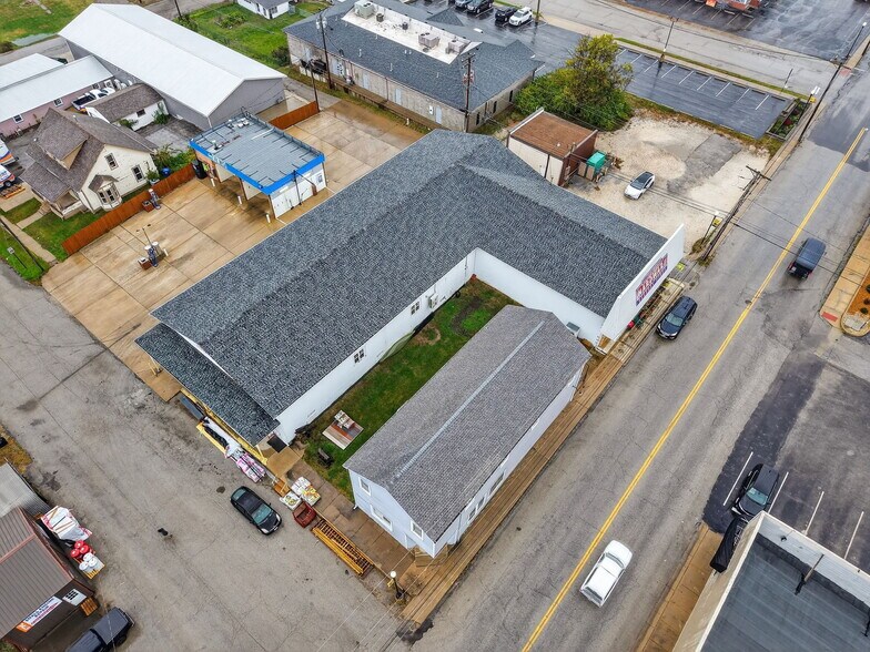 More Photos Of 103 W 2nd St N, Wright City General Retail For Sale