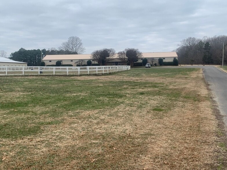 Primary Photo Of 4285 Schneidman Rd, Paducah Sports And Entertainment For Lease