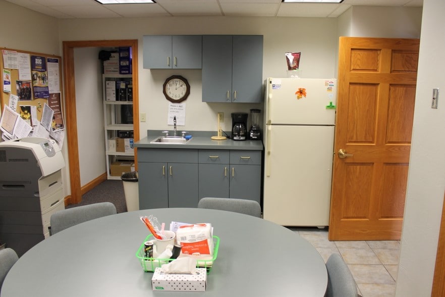 More Photos Of 2848 Memorial Dr, Two Rivers Medical For Lease