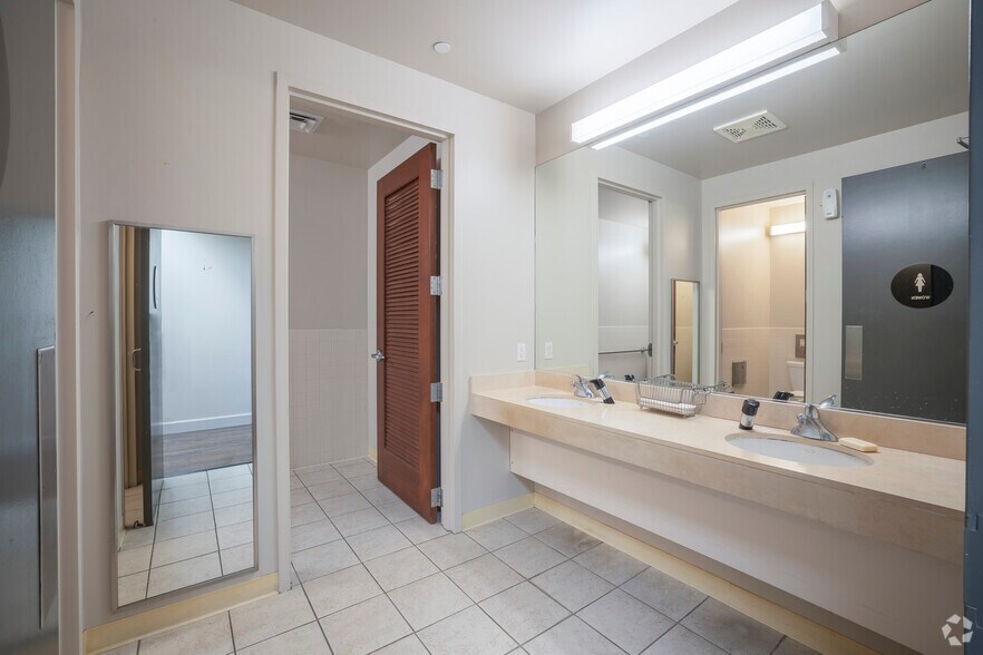 More Photos Of 405 Healdsburg Ave, Healdsburg Storefront Retail Office For Lease