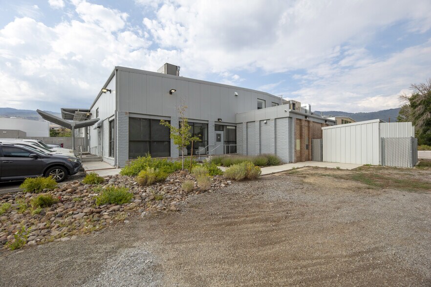 More Photos Of 2 Eric Cir, Verdi Warehouse For Sale