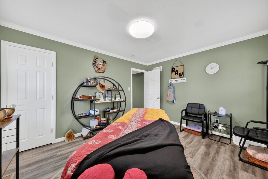 More Photos Of 302 S Lincoln Dr, Troy Office For Sale