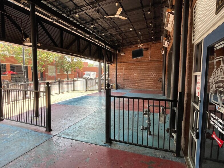 More Photos Of 117 N Mosley St, Wichita Bar For Lease