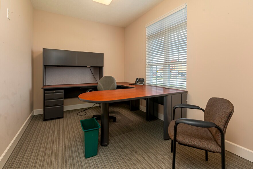 More Photos Of 2801 17th St, Marion Medical For Sale