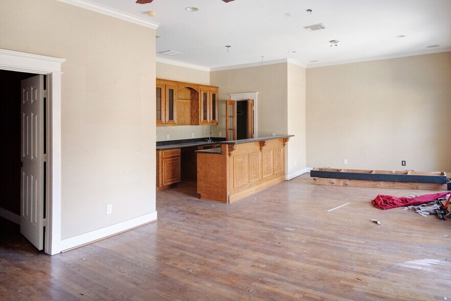 More Photos Of 1333-1335 Yale St, Houston General Retail For Sale