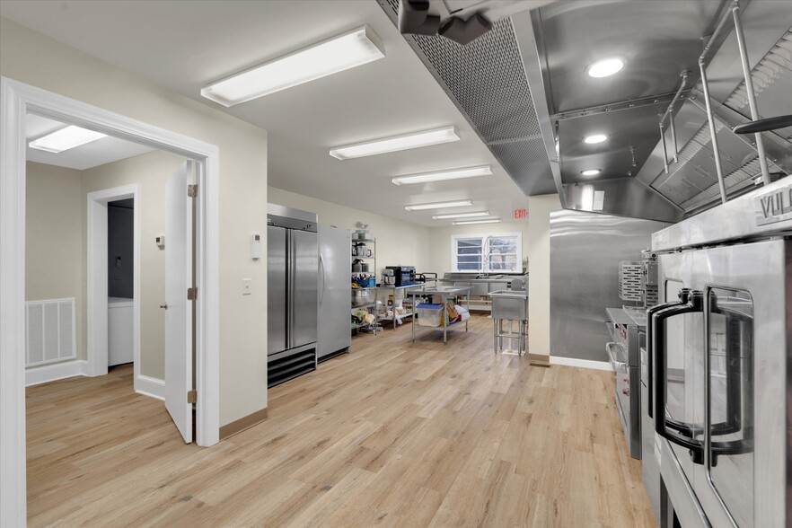 More Photos Of 323 W Georgia Rd, Simpsonville Restaurant For Lease