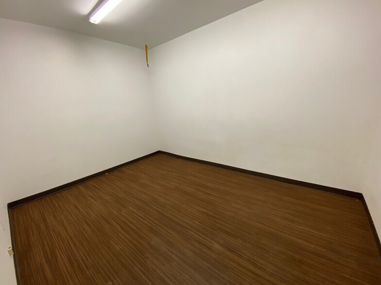 More Photos Of 5806 Baldwin Ln, Williston Warehouse For Lease