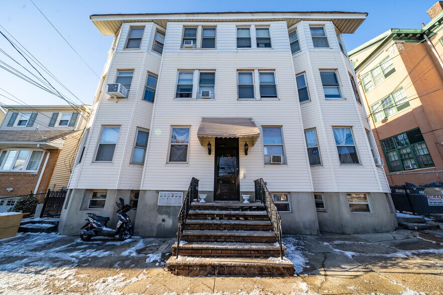 More Photos Of 103-105 Devon St, Kearny Apartments For Sale