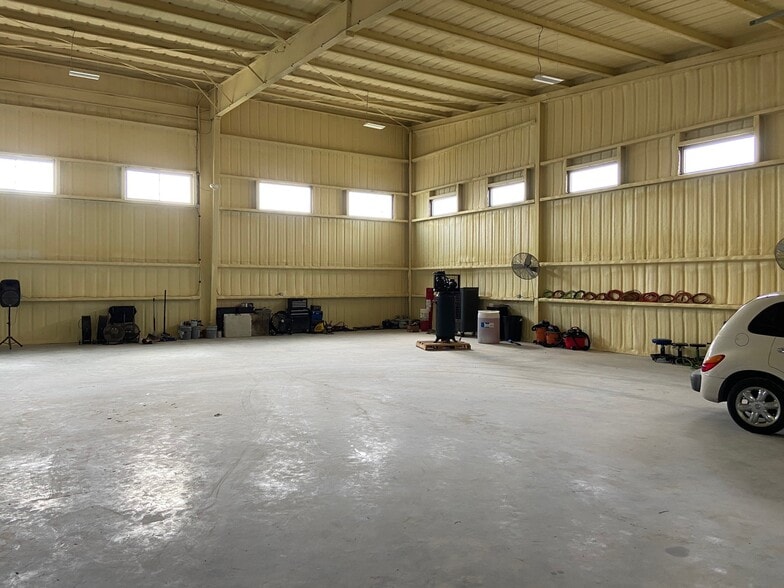 More Photos Of 513 Connie, Hewitt Industrial For Lease