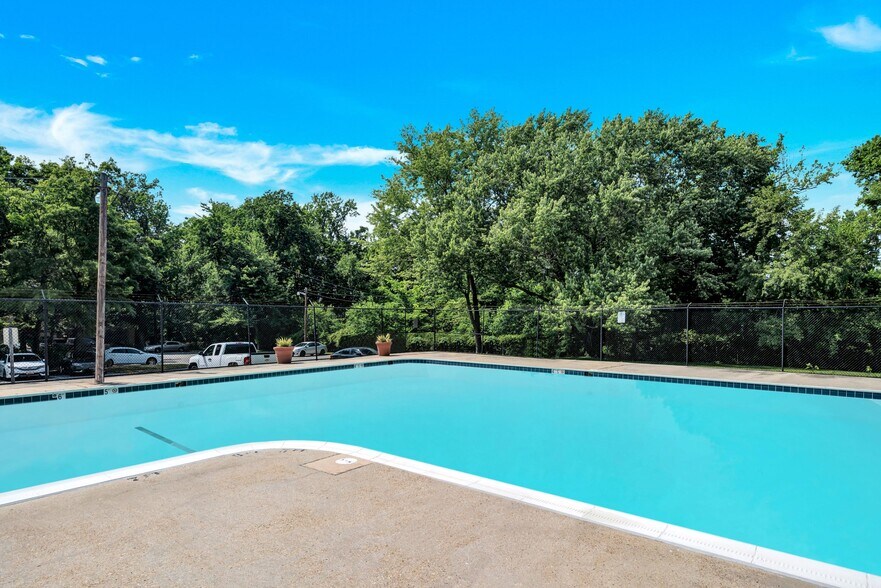 More Photos Of 6441 Livingston Rd, Oxon Hill Apartments For Sale
