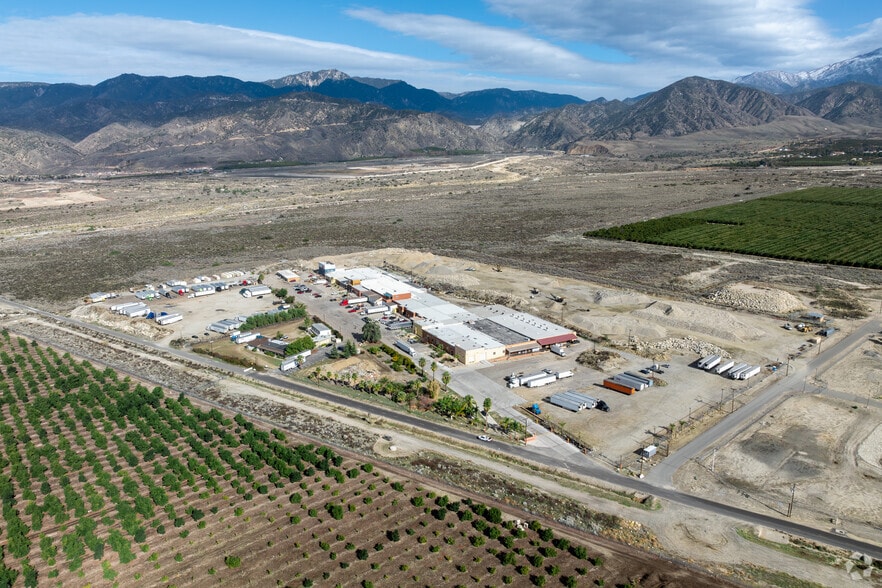 More Photos Of 9441-9477 N Opal Ave, Mentone Distribution For Lease