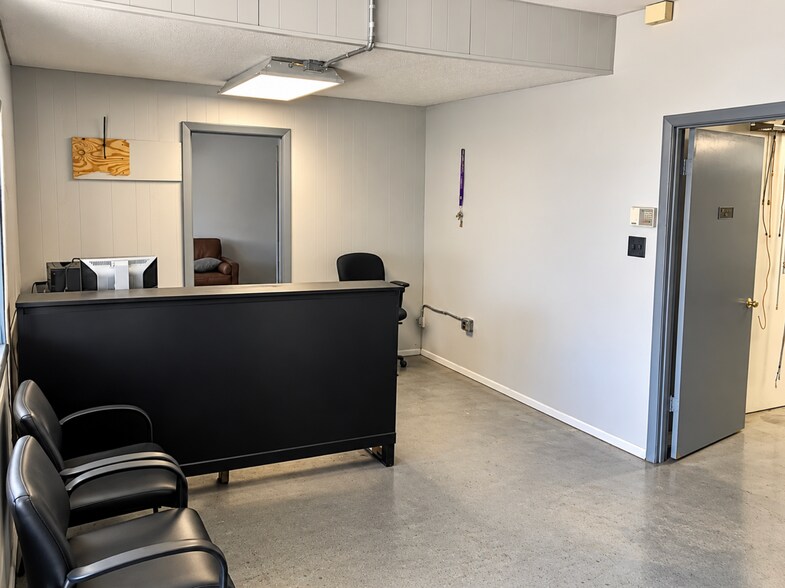 More Photos Of 1051 Cannons Ct, Woodbridge Industrial For Lease