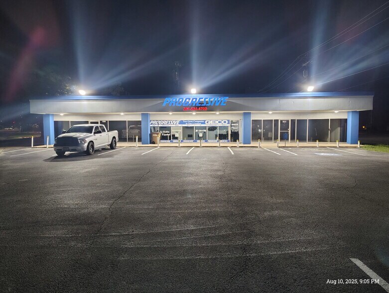 Primary Photo Of 2301-2309 Main St, Dickinson Unknown For Lease