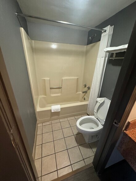 More Photos Of 1100 Lumiere Place Blvd, Saint Louis Hotel For Sale