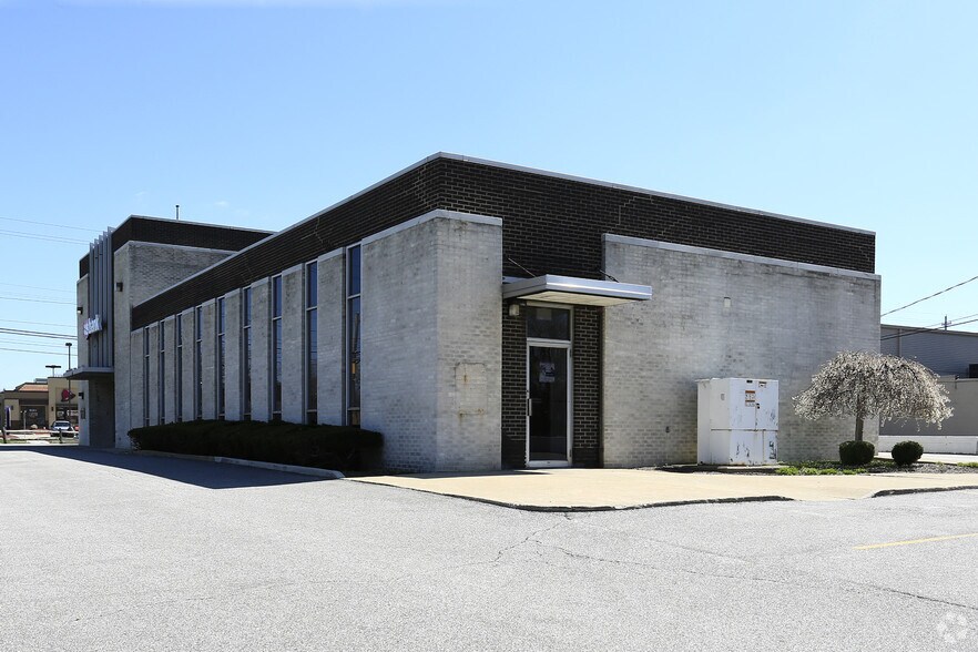 More Photos Of 14444 Pearl Rd, Strongsville Bank For Sale